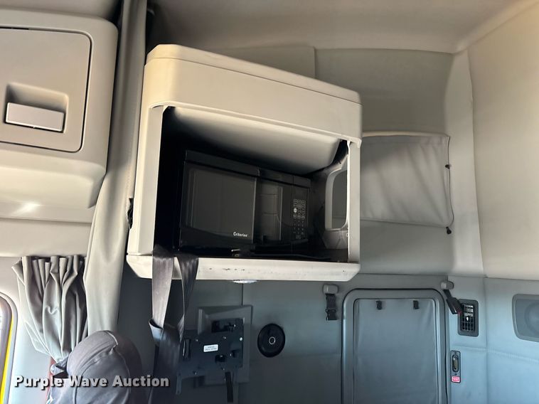 image for item ER4731 2021 Kenworth T680 semi truck