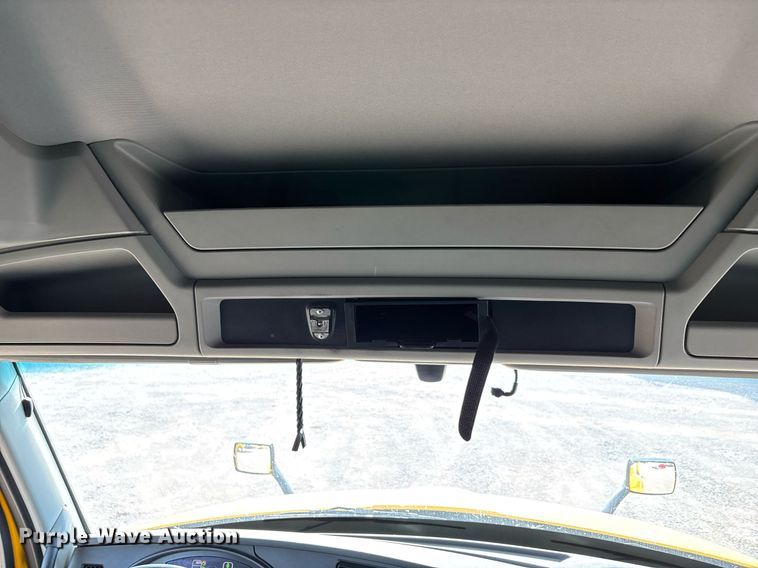 image for item ER4731 2021 Kenworth T680 semi truck