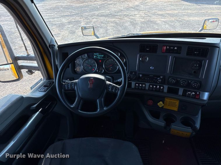 image for item ER4731 2021 Kenworth T680 semi truck