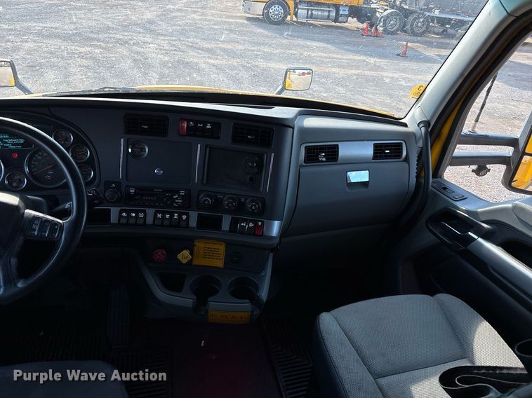 image for item ER4731 2021 Kenworth T680 semi truck