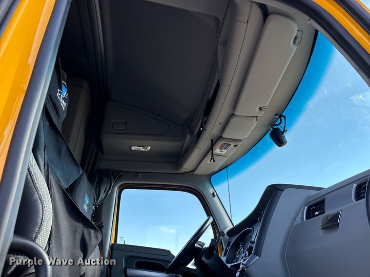 image for item ER4731 2021 Kenworth T680 semi truck