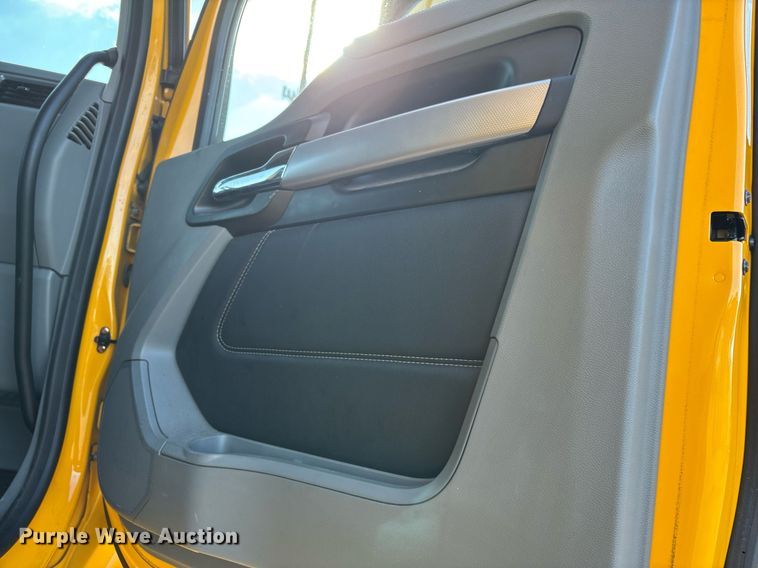 image for item ER4731 2021 Kenworth T680 semi truck