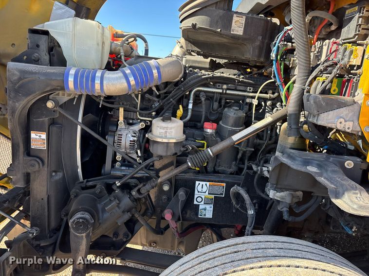 image for item ER4731 2021 Kenworth T680 semi truck