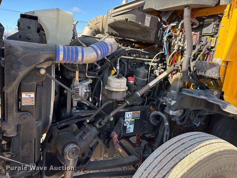 image for item ER4731 2021 Kenworth T680 semi truck