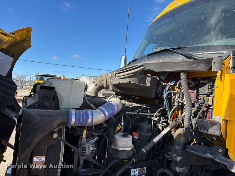 image for item ER4731 2021 Kenworth T680 semi truck