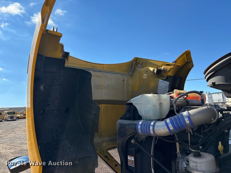 image for item ER4731 2021 Kenworth T680 semi truck