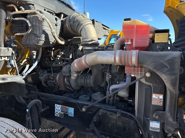 image for item ER4731 2021 Kenworth T680 semi truck