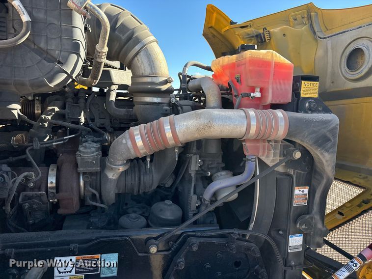 image for item ER4731 2021 Kenworth T680 semi truck