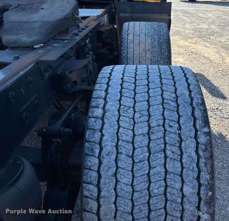 image for item ER4731 2021 Kenworth T680 semi truck