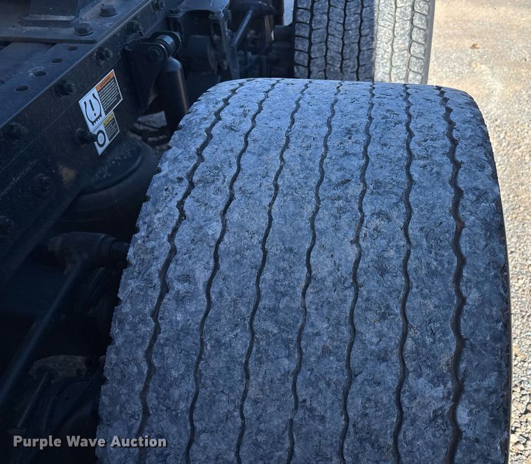 image for item ER4731 2021 Kenworth T680 semi truck