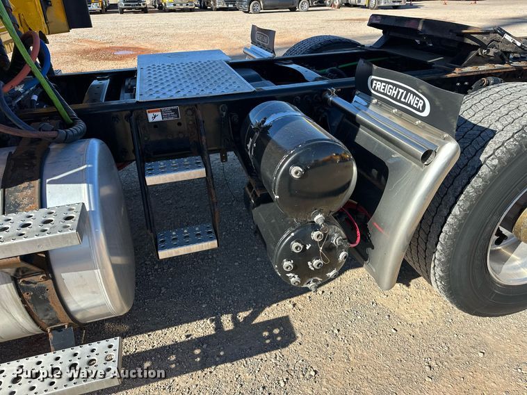 image for item ER4732 2018 Freightliner Cascadia 125 semi truck