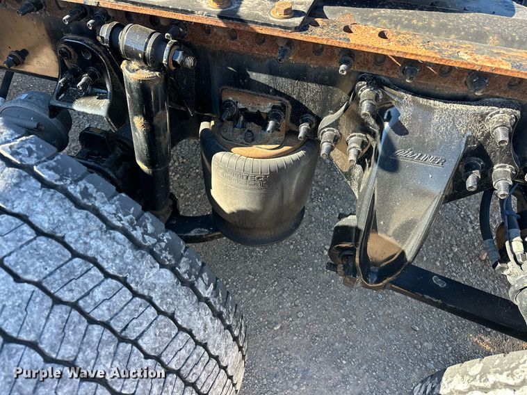 image for item ER4732 2018 Freightliner Cascadia 125 semi truck