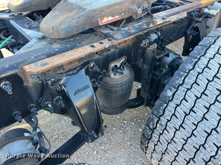 image for item ER4732 2018 Freightliner Cascadia 125 semi truck