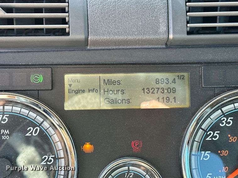 image for item ER4732 2018 Freightliner Cascadia 125 semi truck