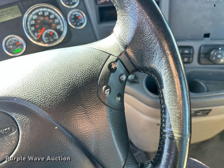 image for item ER4732 2018 Freightliner Cascadia 125 semi truck