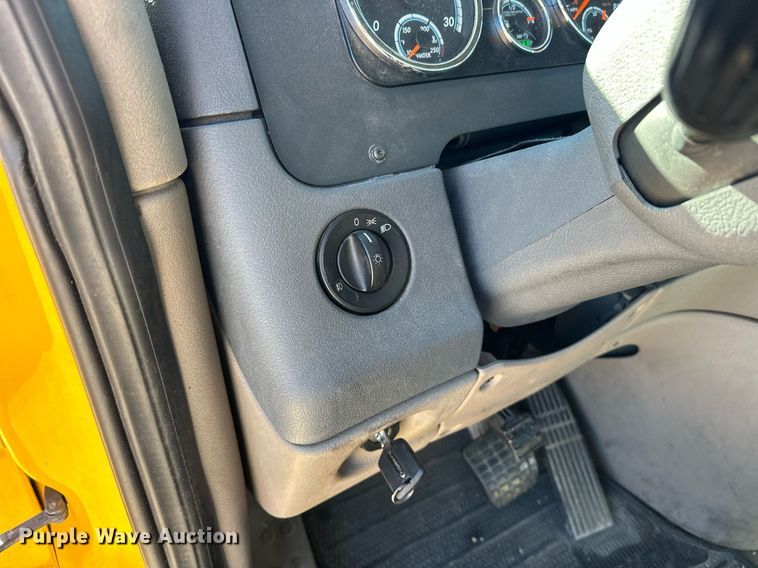 image for item ER4732 2018 Freightliner Cascadia 125 semi truck