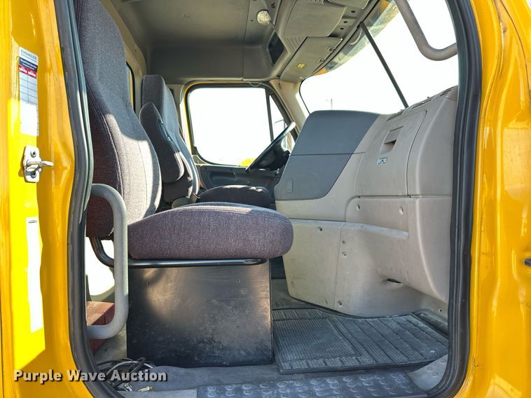 image for item ER4732 2018 Freightliner Cascadia 125 semi truck