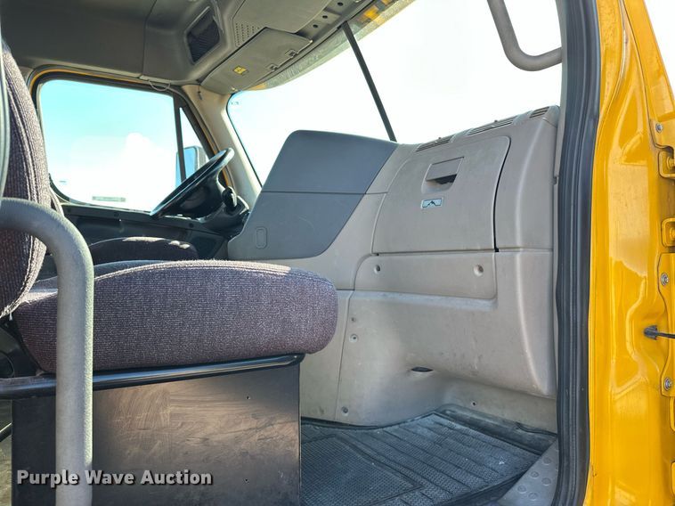 image for item ER4732 2018 Freightliner Cascadia 125 semi truck