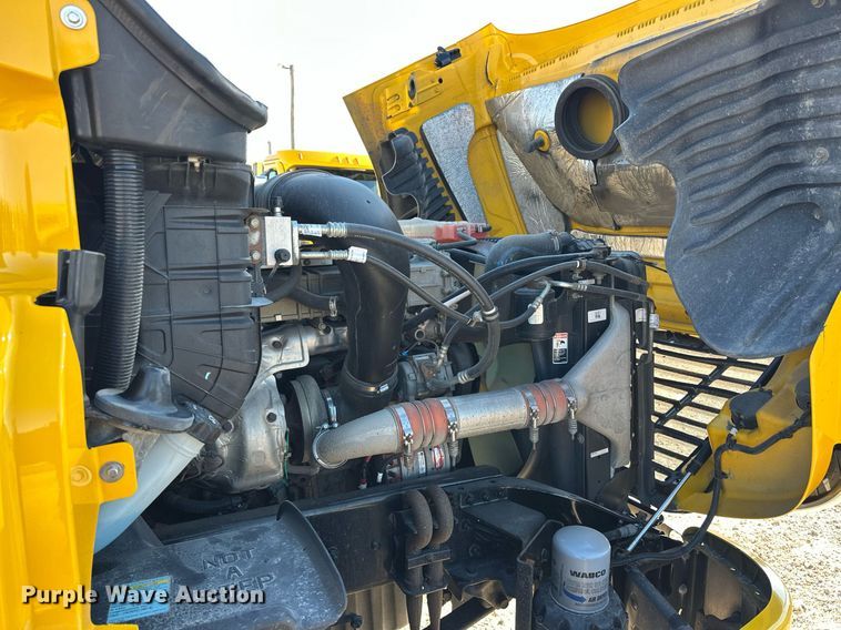 image for item ER4732 2018 Freightliner Cascadia 125 semi truck