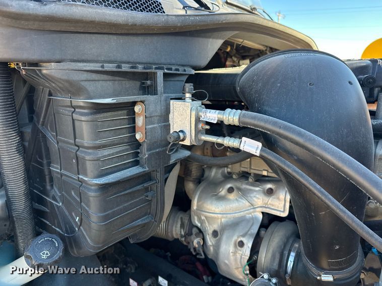 image for item ER4732 2018 Freightliner Cascadia 125 semi truck