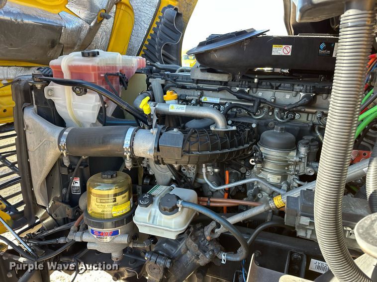 image for item ER4732 2018 Freightliner Cascadia 125 semi truck