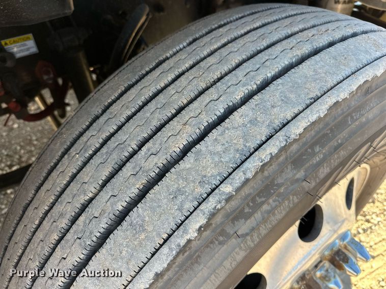 image for item ER4732 2018 Freightliner Cascadia 125 semi truck