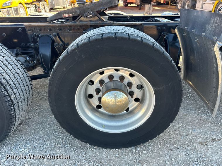 image for item ER4732 2018 Freightliner Cascadia 125 semi truck