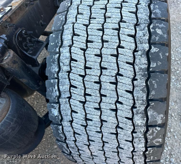 image for item ER4732 2018 Freightliner Cascadia 125 semi truck