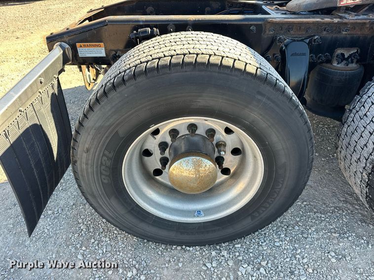 image for item ER4732 2018 Freightliner Cascadia 125 semi truck