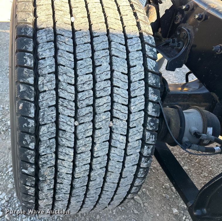 image for item ER4732 2018 Freightliner Cascadia 125 semi truck