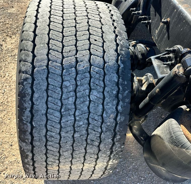 image for item ER4732 2018 Freightliner Cascadia 125 semi truck