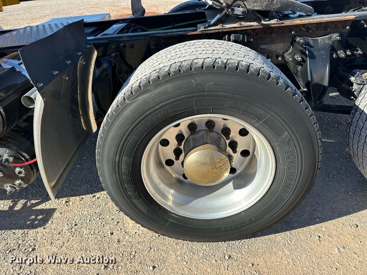 image for item ER4732 2018 Freightliner Cascadia 125 semi truck