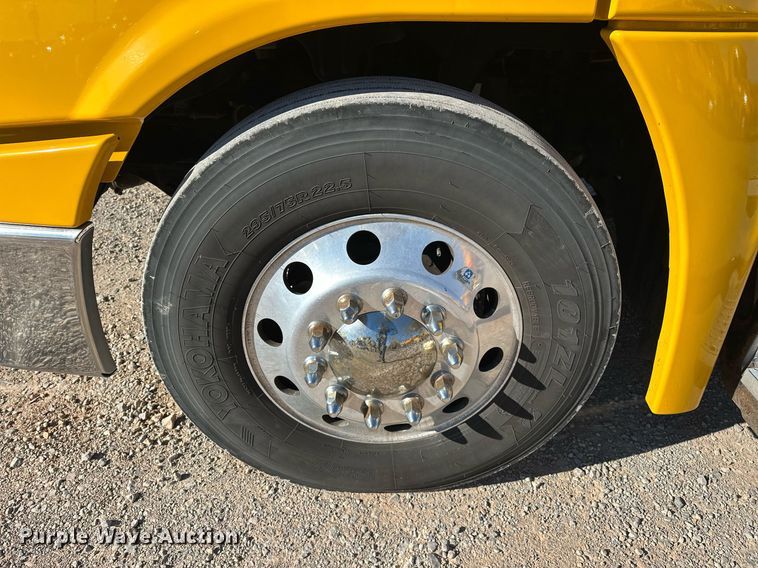 image for item ER4732 2018 Freightliner Cascadia 125 semi truck