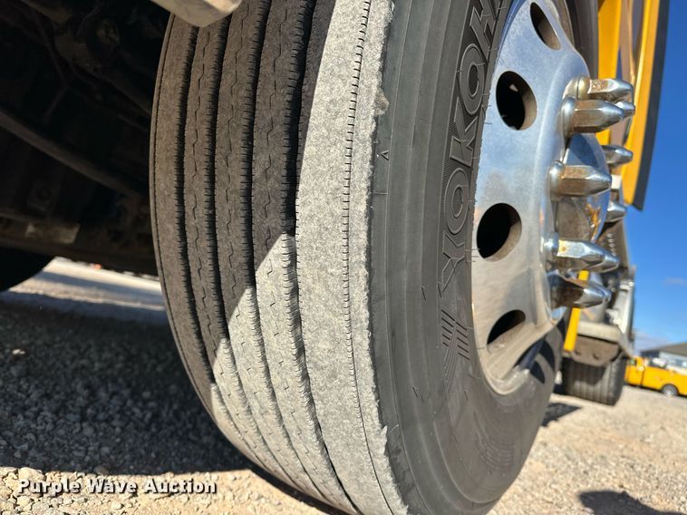 image for item ER4732 2018 Freightliner Cascadia 125 semi truck