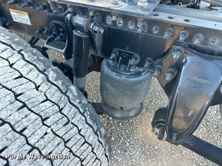 image for item ER4733 2021 Freightliner Cascadia 126 semi truck