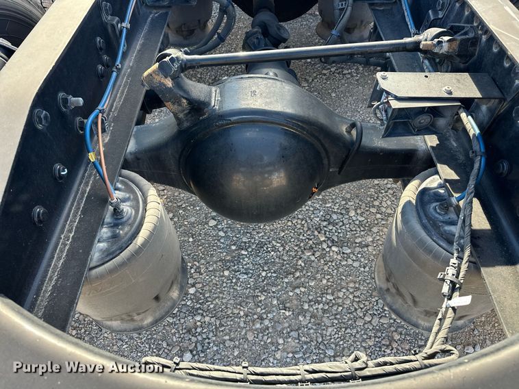 image for item ER4733 2021 Freightliner Cascadia 126 semi truck