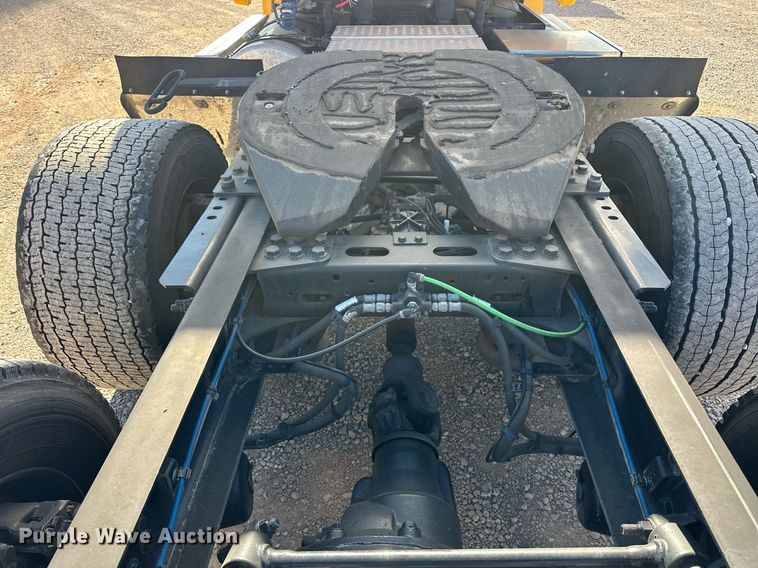 image for item ER4733 2021 Freightliner Cascadia 126 semi truck