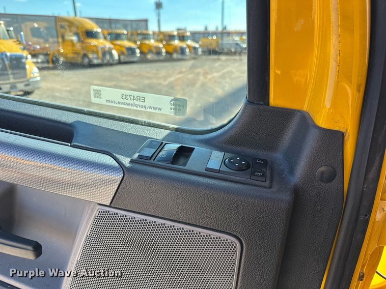 image for item ER4733 2021 Freightliner Cascadia 126 semi truck