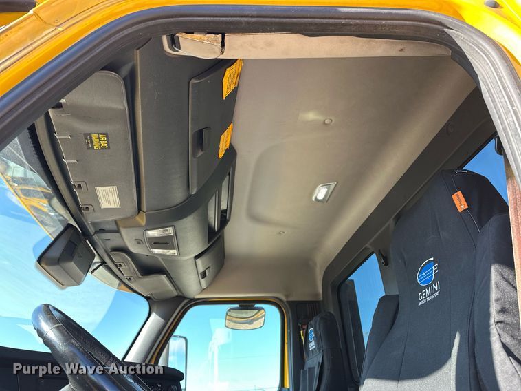 image for item ER4733 2021 Freightliner Cascadia 126 semi truck