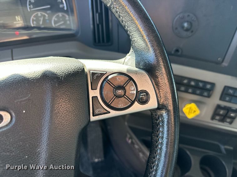 image for item ER4733 2021 Freightliner Cascadia 126 semi truck