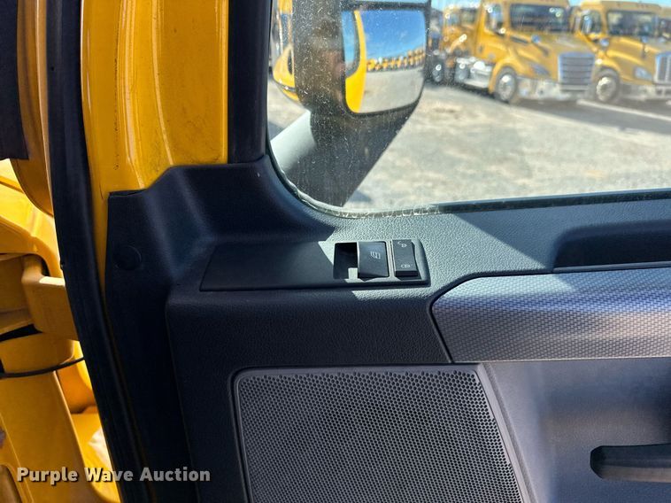 image for item ER4733 2021 Freightliner Cascadia 126 semi truck