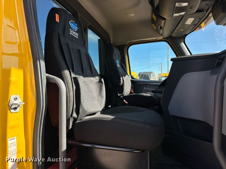 image for item ER4733 2021 Freightliner Cascadia 126 semi truck