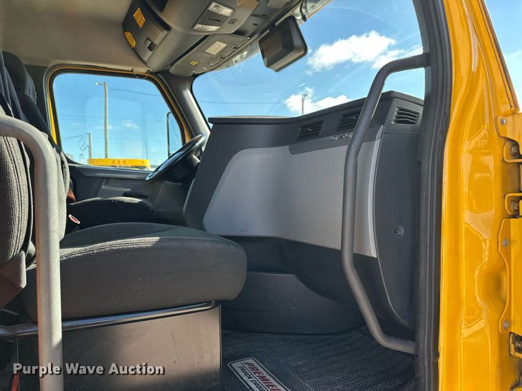 image for item ER4733 2021 Freightliner Cascadia 126 semi truck