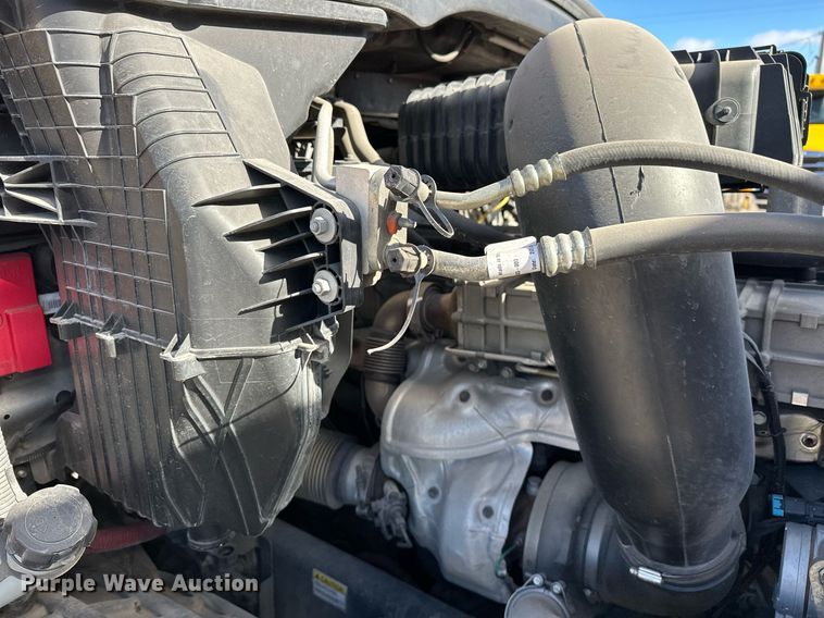 image for item ER4733 2021 Freightliner Cascadia 126 semi truck