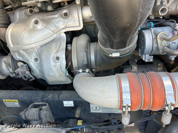 image for item ER4733 2021 Freightliner Cascadia 126 semi truck