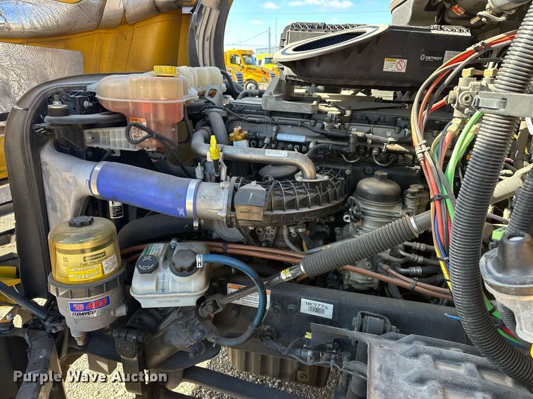 image for item ER4733 2021 Freightliner Cascadia 126 semi truck