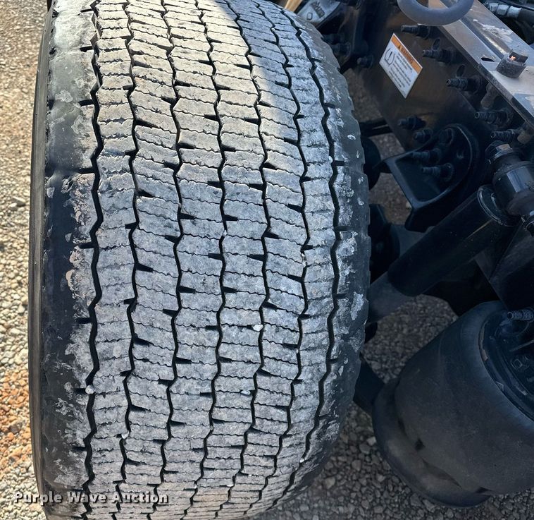 image for item ER4733 2021 Freightliner Cascadia 126 semi truck