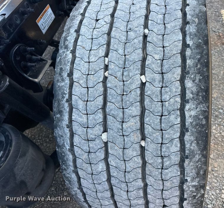 image for item ER4733 2021 Freightliner Cascadia 126 semi truck