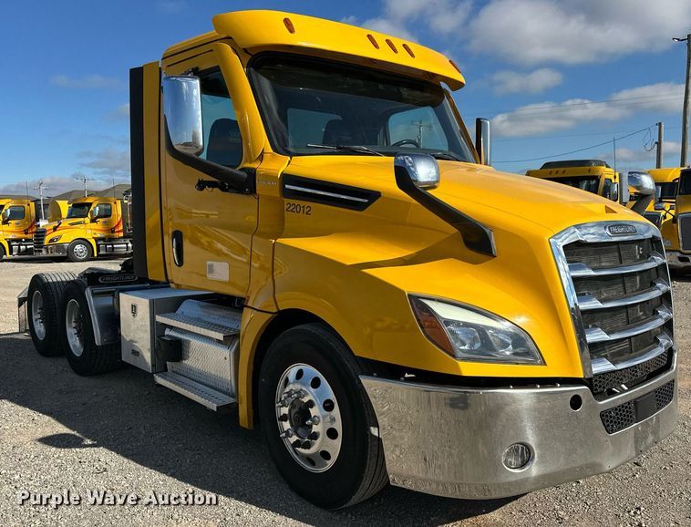 image for item ER4734 2022 Freightliner Cascadia 126 semi truck