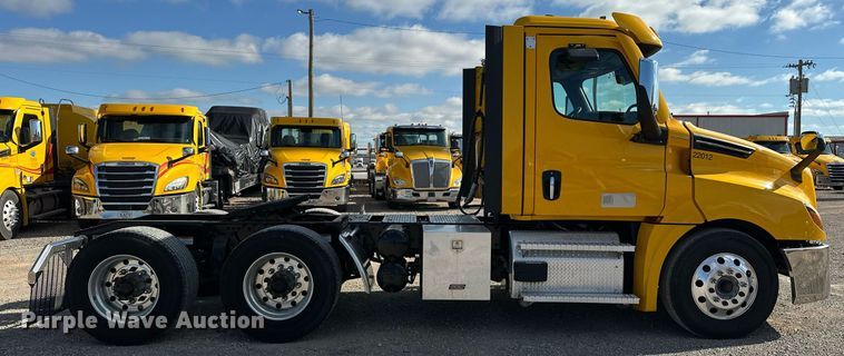 image for item ER4734 2022 Freightliner Cascadia 126 semi truck